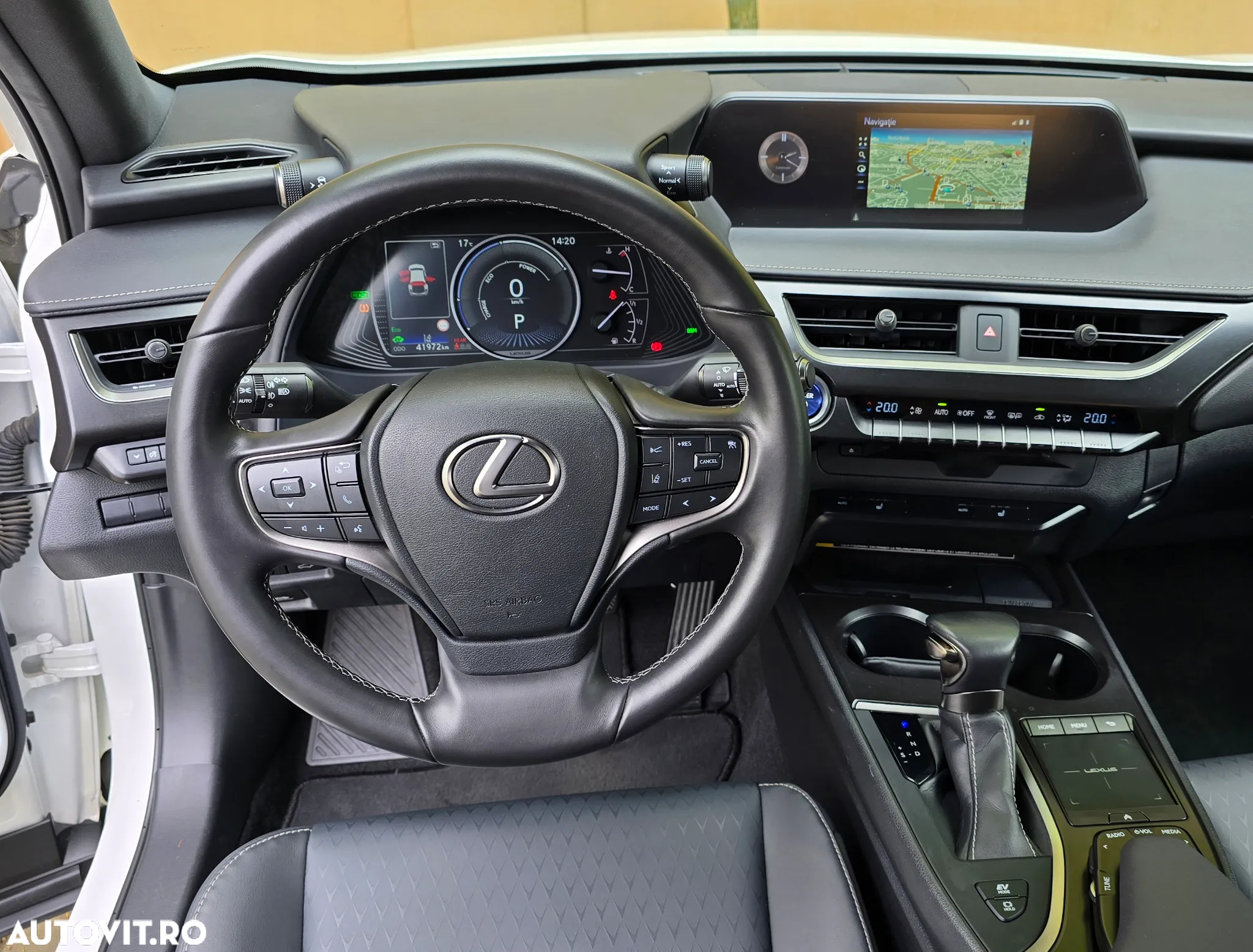 Lexus UX 250h FWD Executive - 19