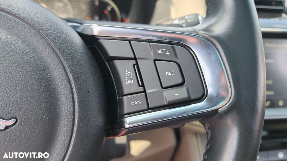 Jaguar F-Pace - 28