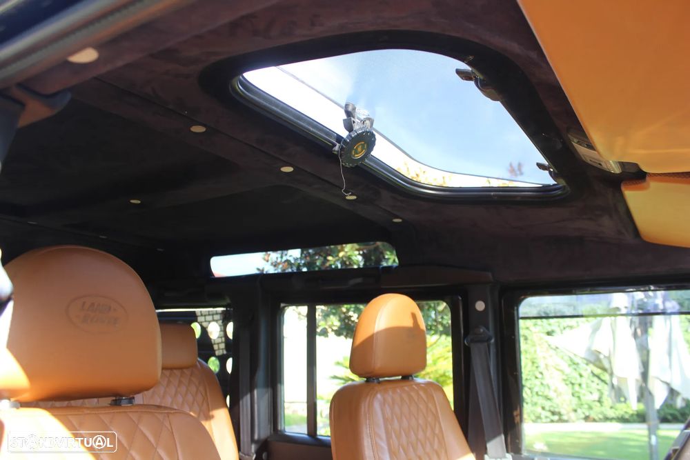 Land Rover Defender 110 Black Pearl Limited Edition - 31