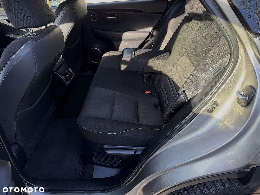 Lexus NX 300h Business Edition AWD - 27