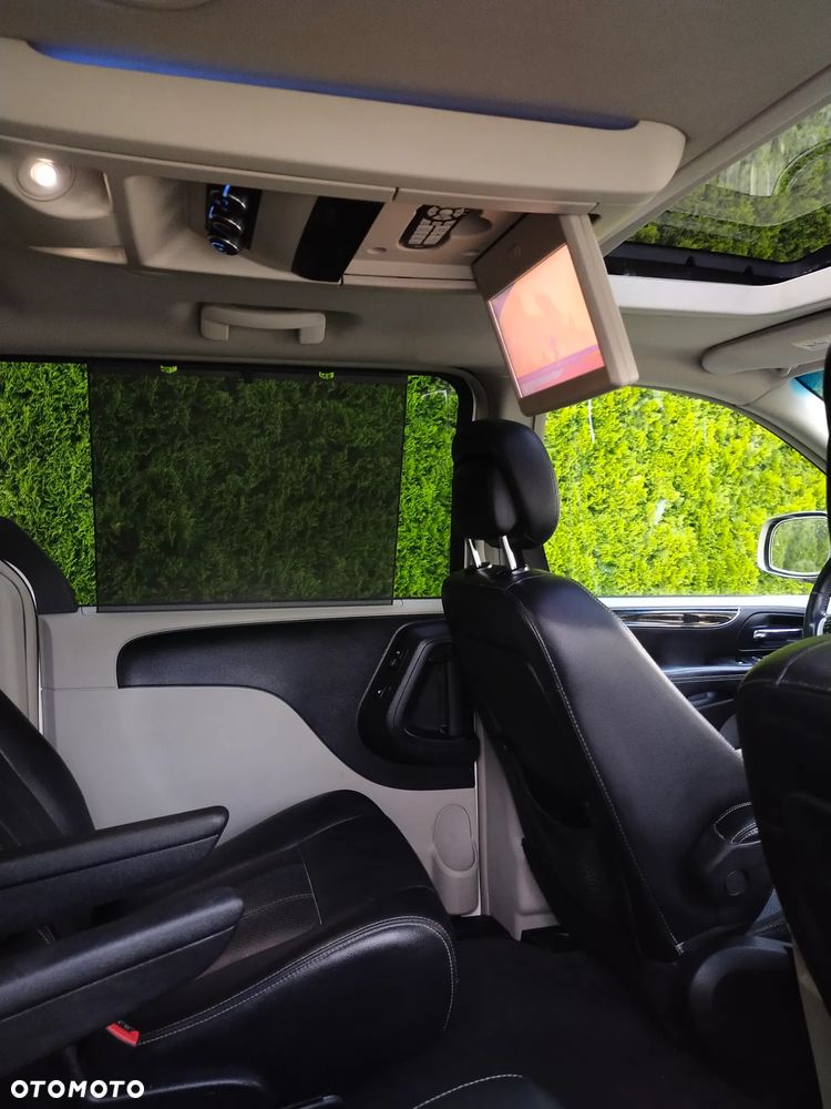 Chrysler Town & Country 3.6 Limited - 27