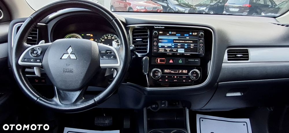 Mitsubishi Outlander 2.0 4WD Plus - 15