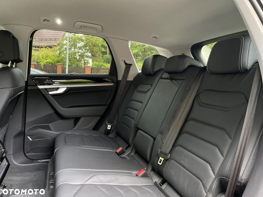 Volkswagen Touareg - 19