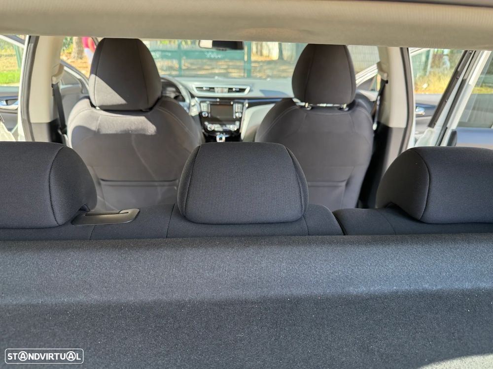 Nissan Qashqai 1.5 dCi N-Connecta J18 - 12