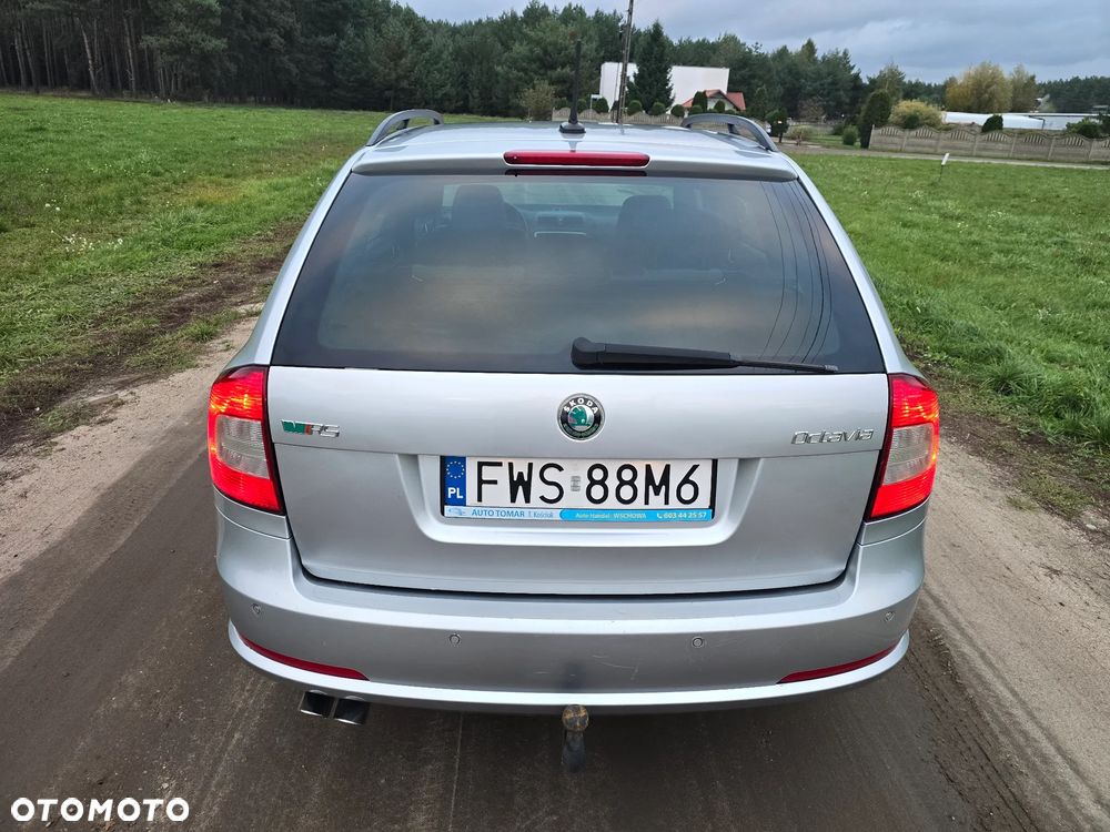 Skoda Octavia Combi 2.0 TDI CR DPF RS - 9