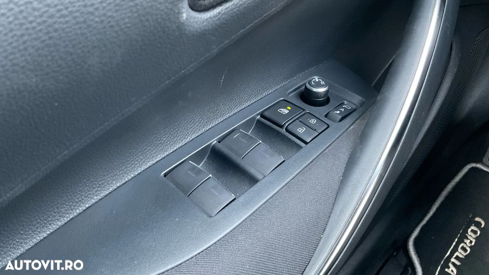 Toyota Corolla 1.8 HSD TS Dynamic - 31