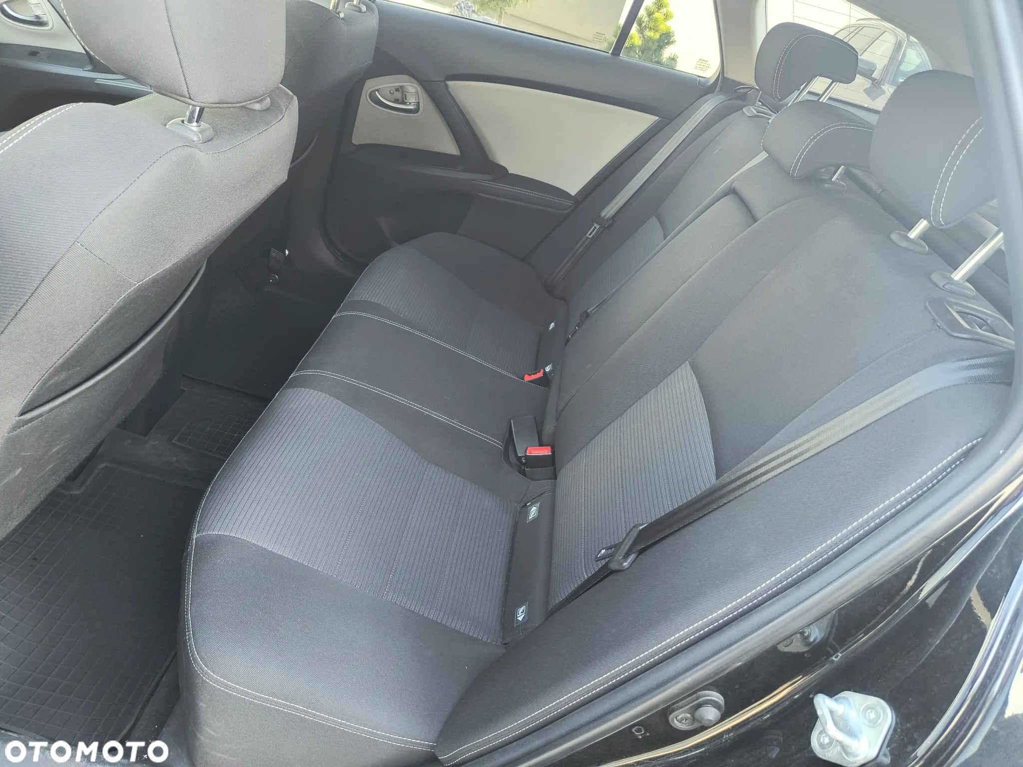 Toyota Avensis 2.0 D-4D Premium - 12