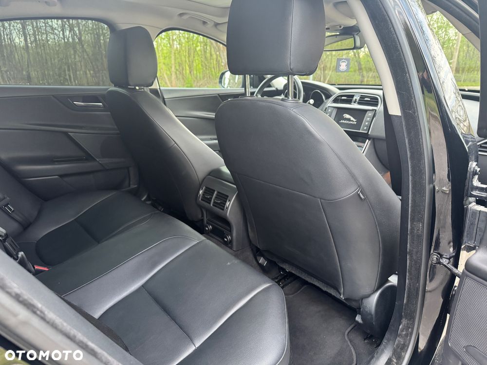 Jaguar XE 2.0 T Portfolio - 21