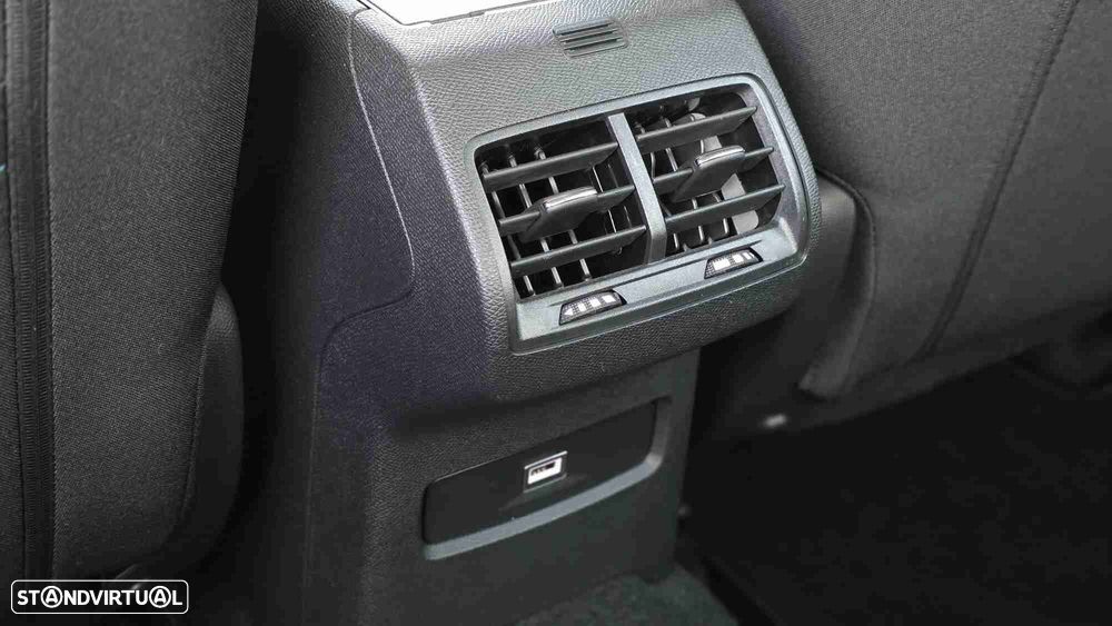 Citroën C4 X 1.2 PureTech Plus EAT8 - 26