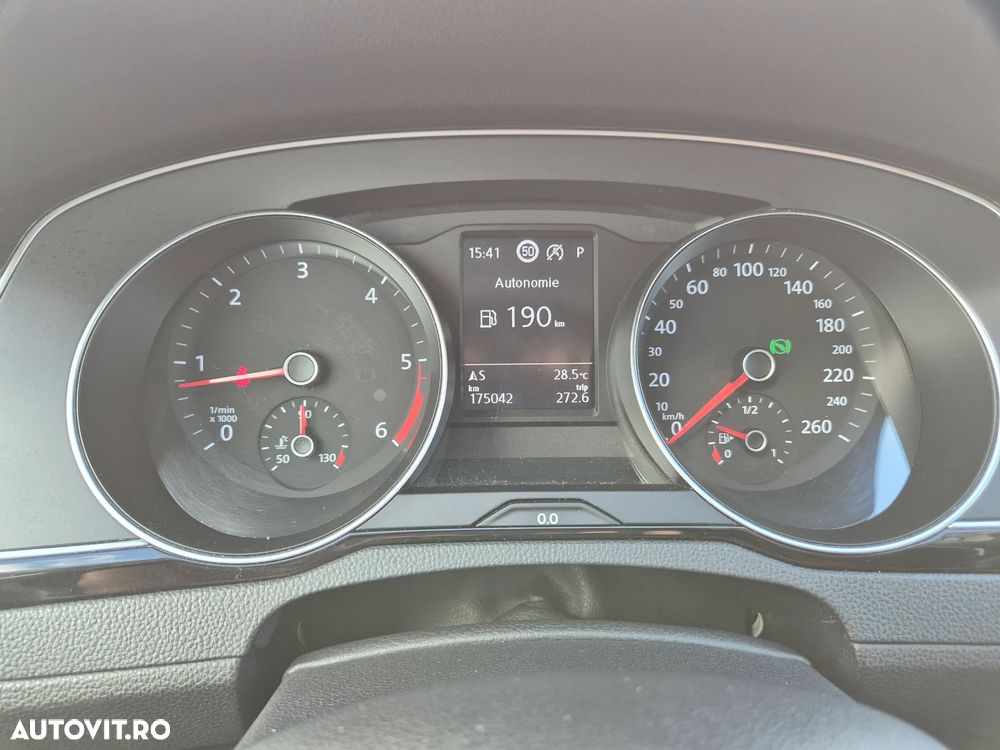 Volkswagen Passat - 19
