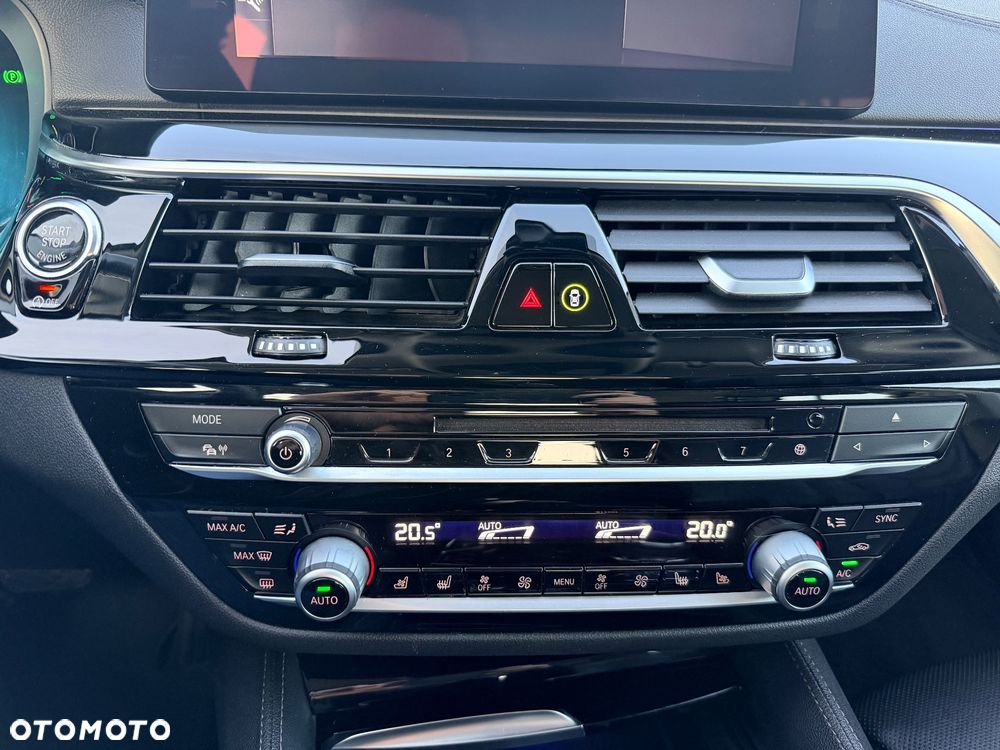 BMW Seria 5 530i xDrive Luxury Line - 18