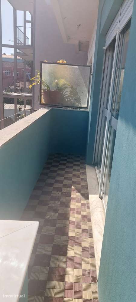 Apartamento T2 com varanda, ar condicionado e elevador - Grande imagem: 5/14