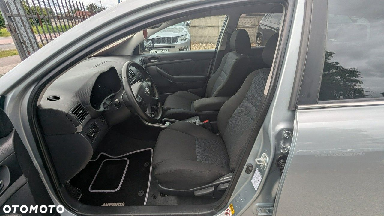 Toyota Avensis - 14