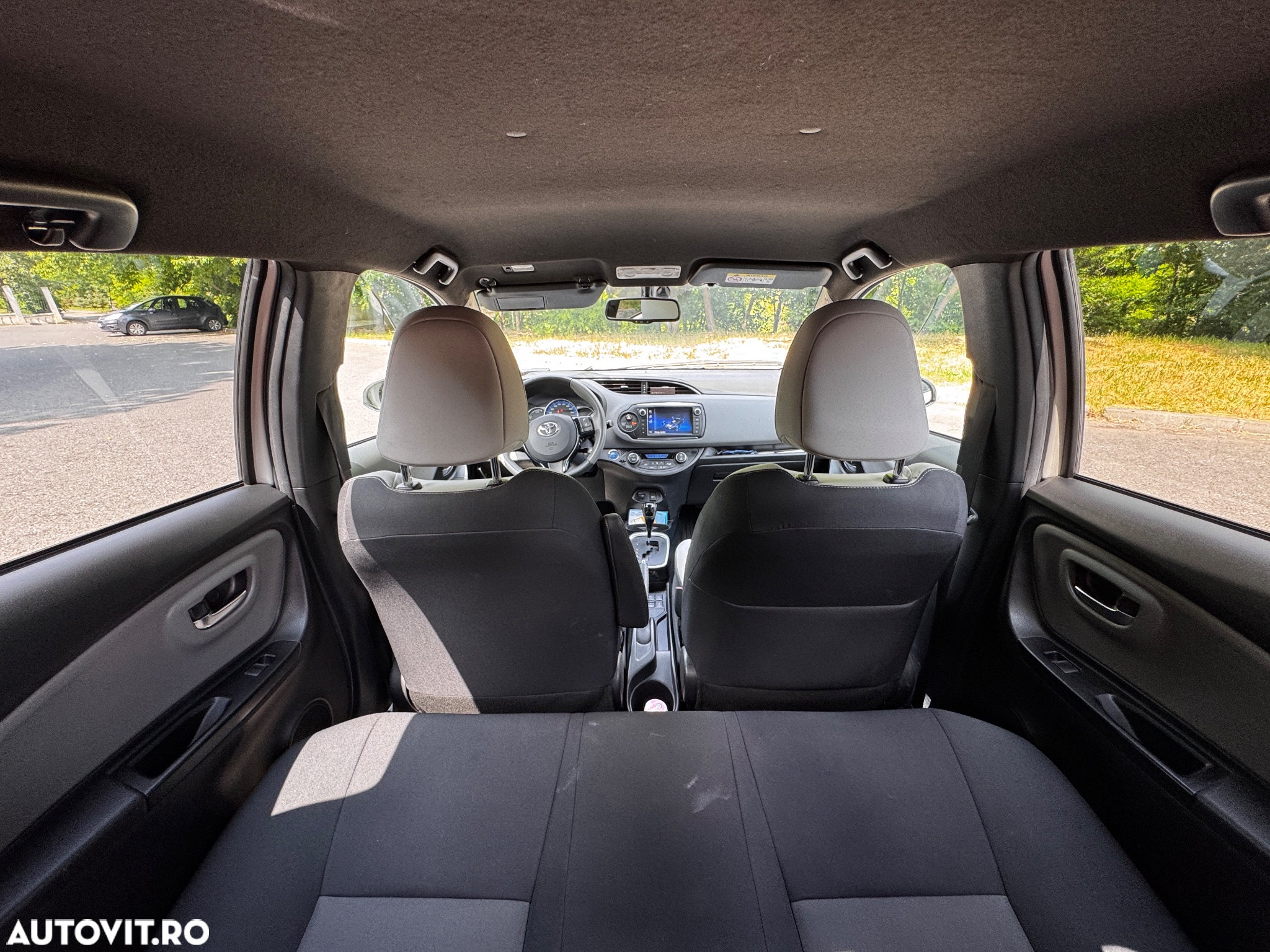 Toyota Yaris 1.5 VVT-i HSD Bi-Tone W&B - 10