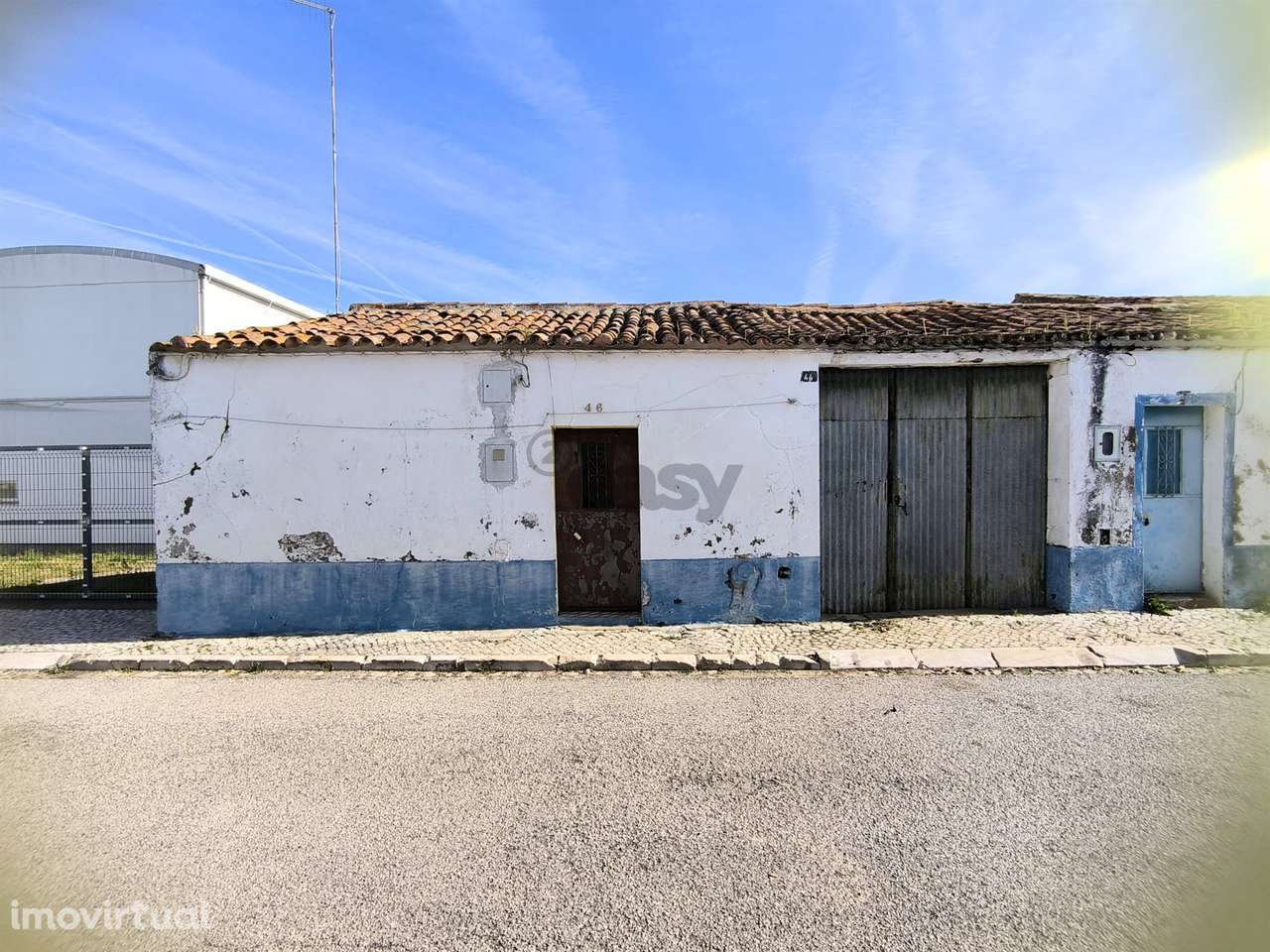 Moradia com 3 Divisões e Quintal para Recuperação Total no Centro de A - Grande imagem: 2/24