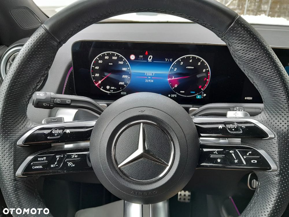 Mercedes-Benz GLB 200 AMG Line 7G-DCT - 13