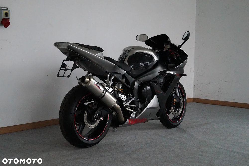 Yamaha R1 - 7