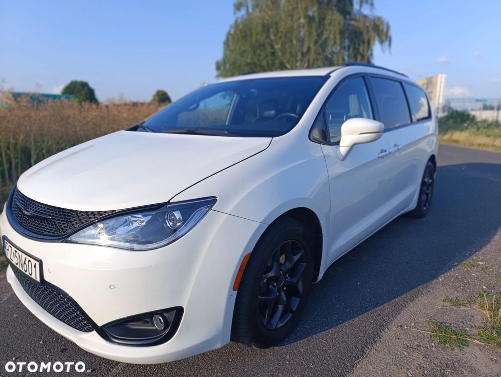 Chrysler Pacifica - 2