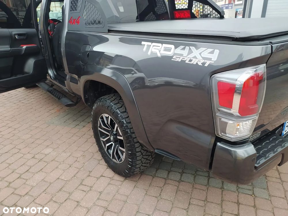 Toyota Tacoma - 6