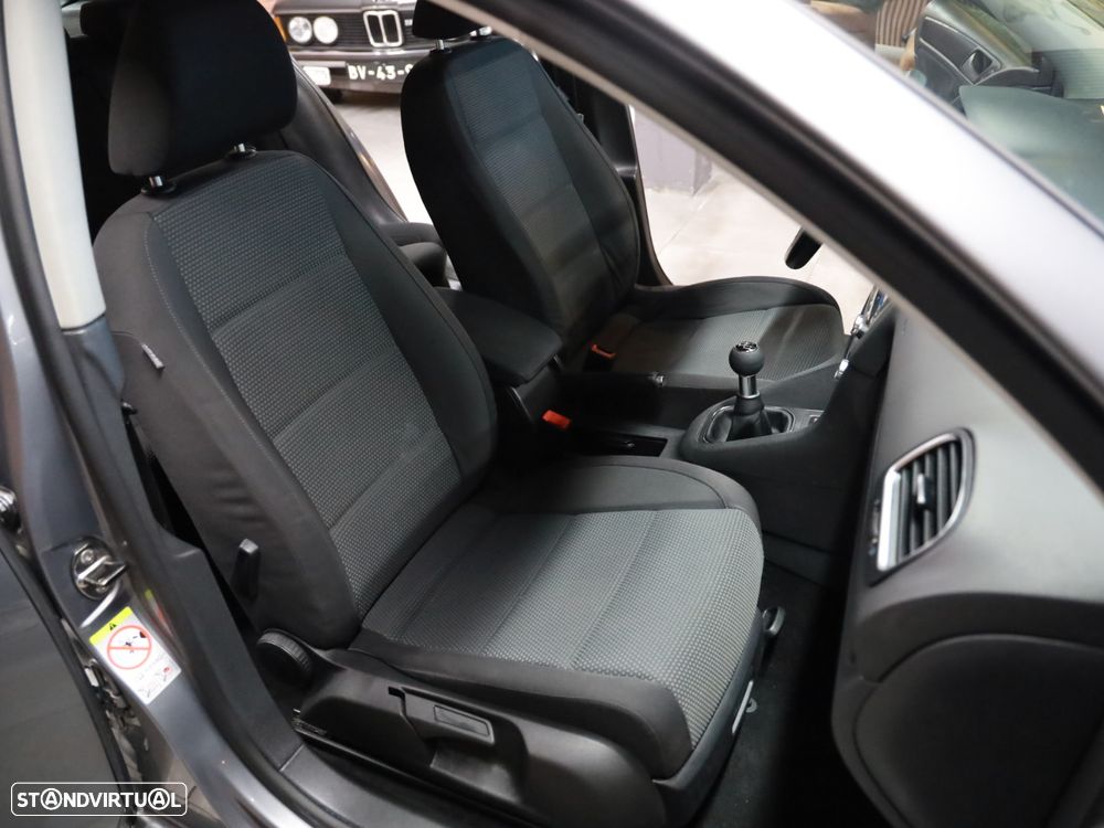 VW Golf 1.6 TDi Confortline - 6