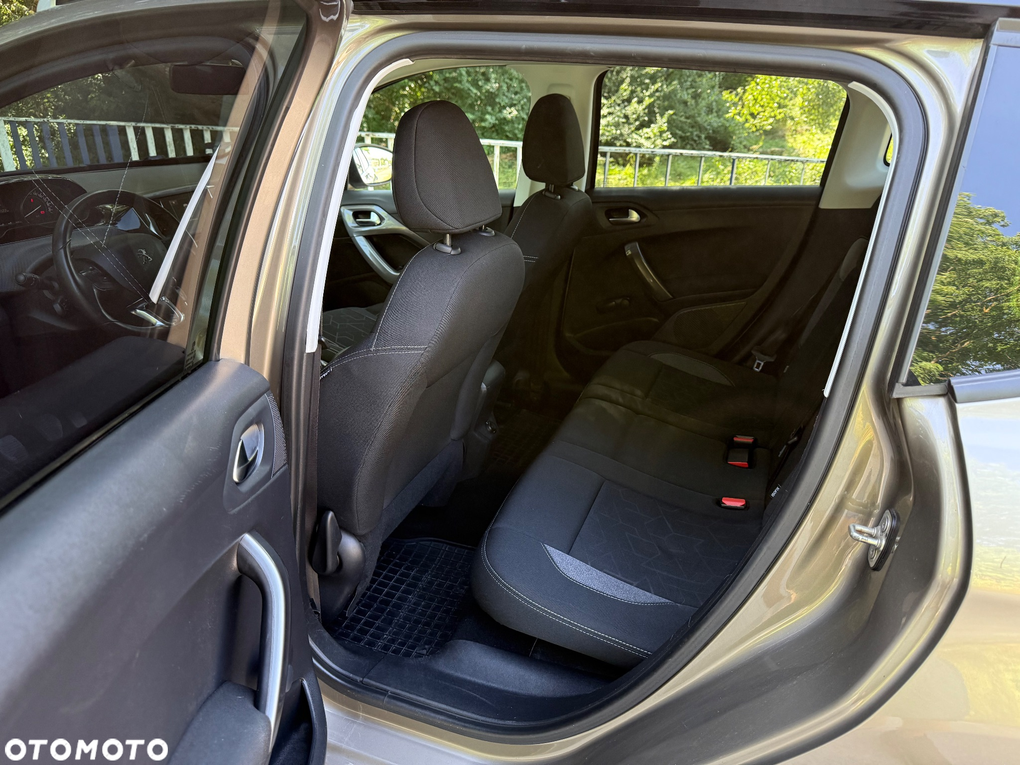 Peugeot 2008 1.2 Pure Tech Active S&S - 22