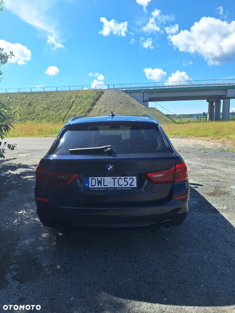 BMW Seria 5 525d Sport Line - 6