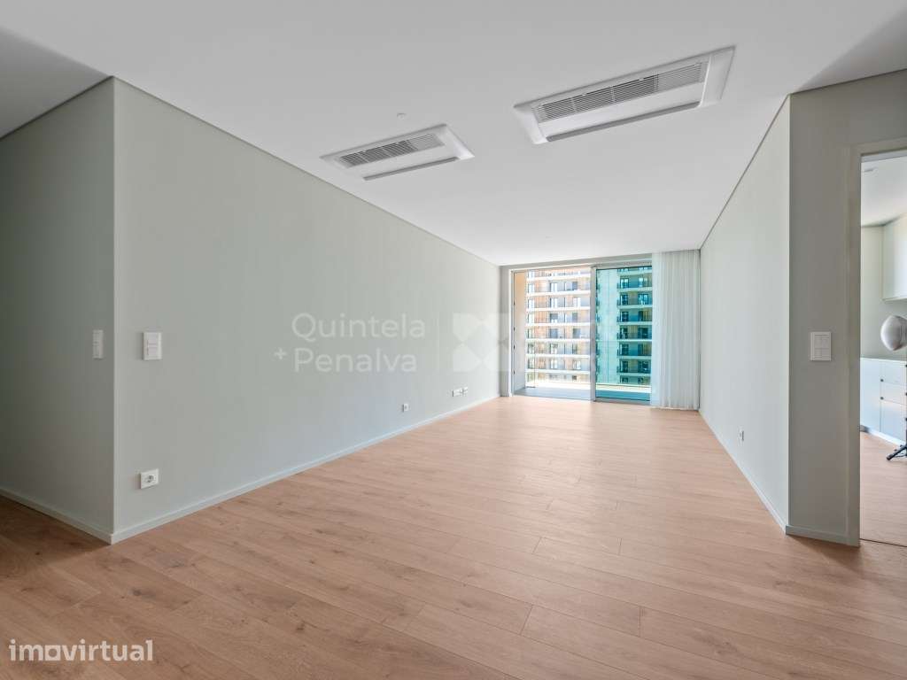 Apartamento T2 com terraço e garagem entre Monsanto e Miraflores - Grande imagem: 3/23