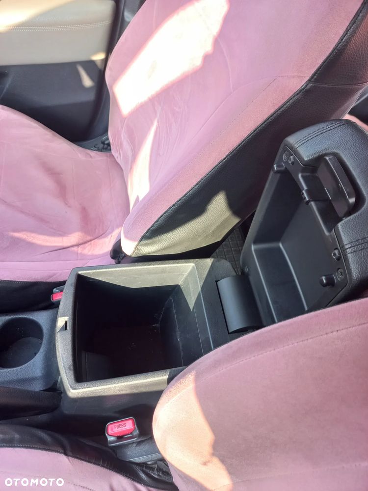 Kia Carens 1.6 GDI M - 12