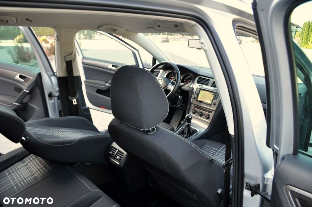 Volkswagen Golf - 24