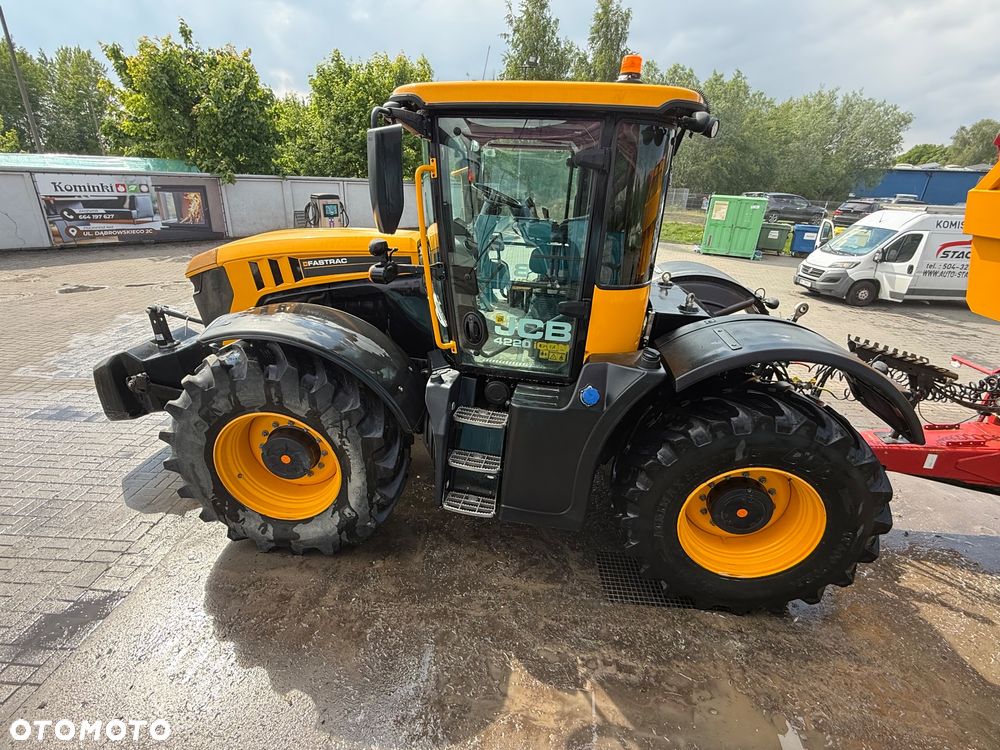 JCB FASTRAC 4220 iCON - 40