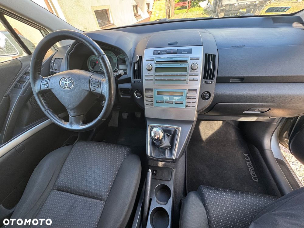 Toyota Corolla Verso 2.2 D-4D - 16