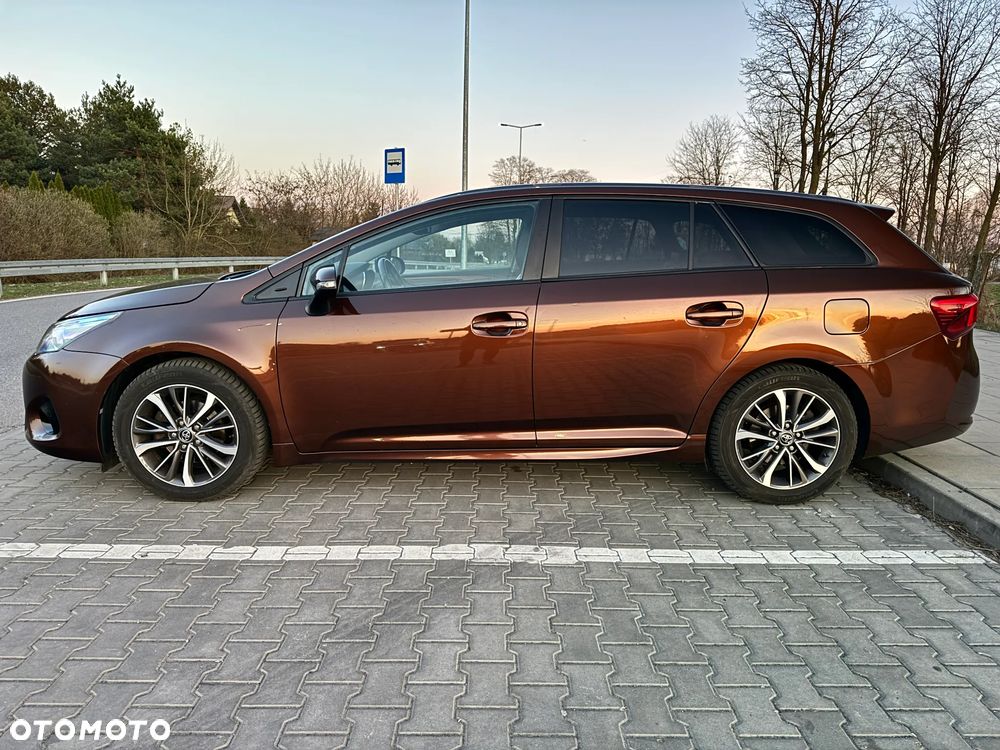 Toyota Avensis Touring Sports 1.8 Executive - 3