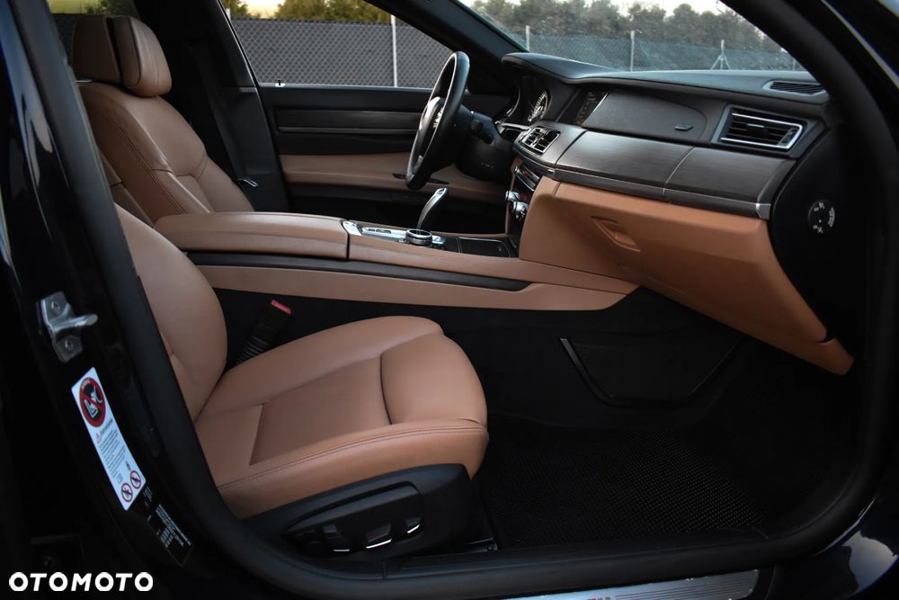 BMW Seria 7 740d Edition Exclusive - 15