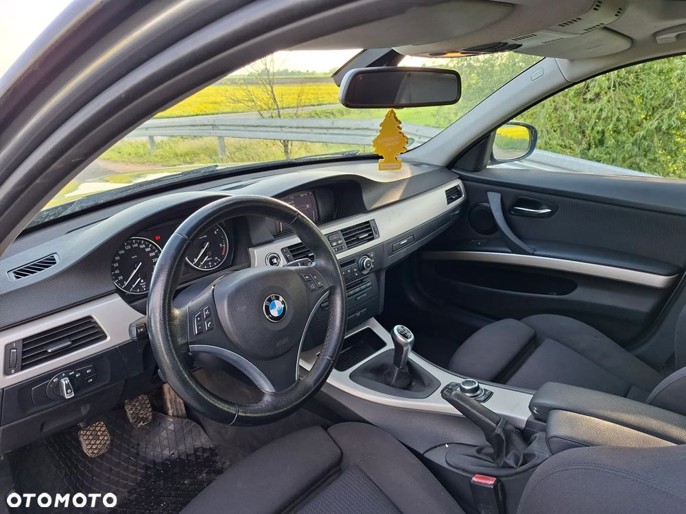 BMW Seria 3 320d DPF Edition Sport - 12