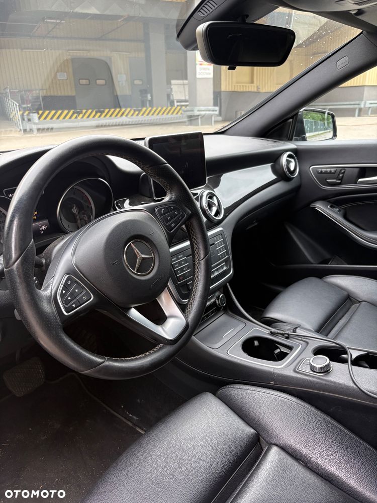Mercedes-Benz CLA 250 4-Matic AMG Line - 6