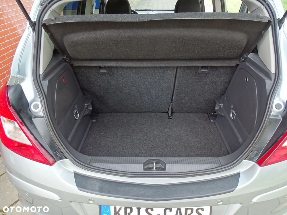 Opel Corsa 1.4 16V Cosmo - 11