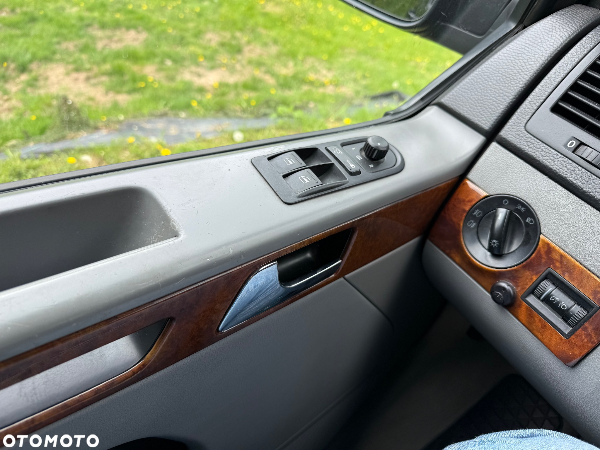 Volkswagen Multivan - 11