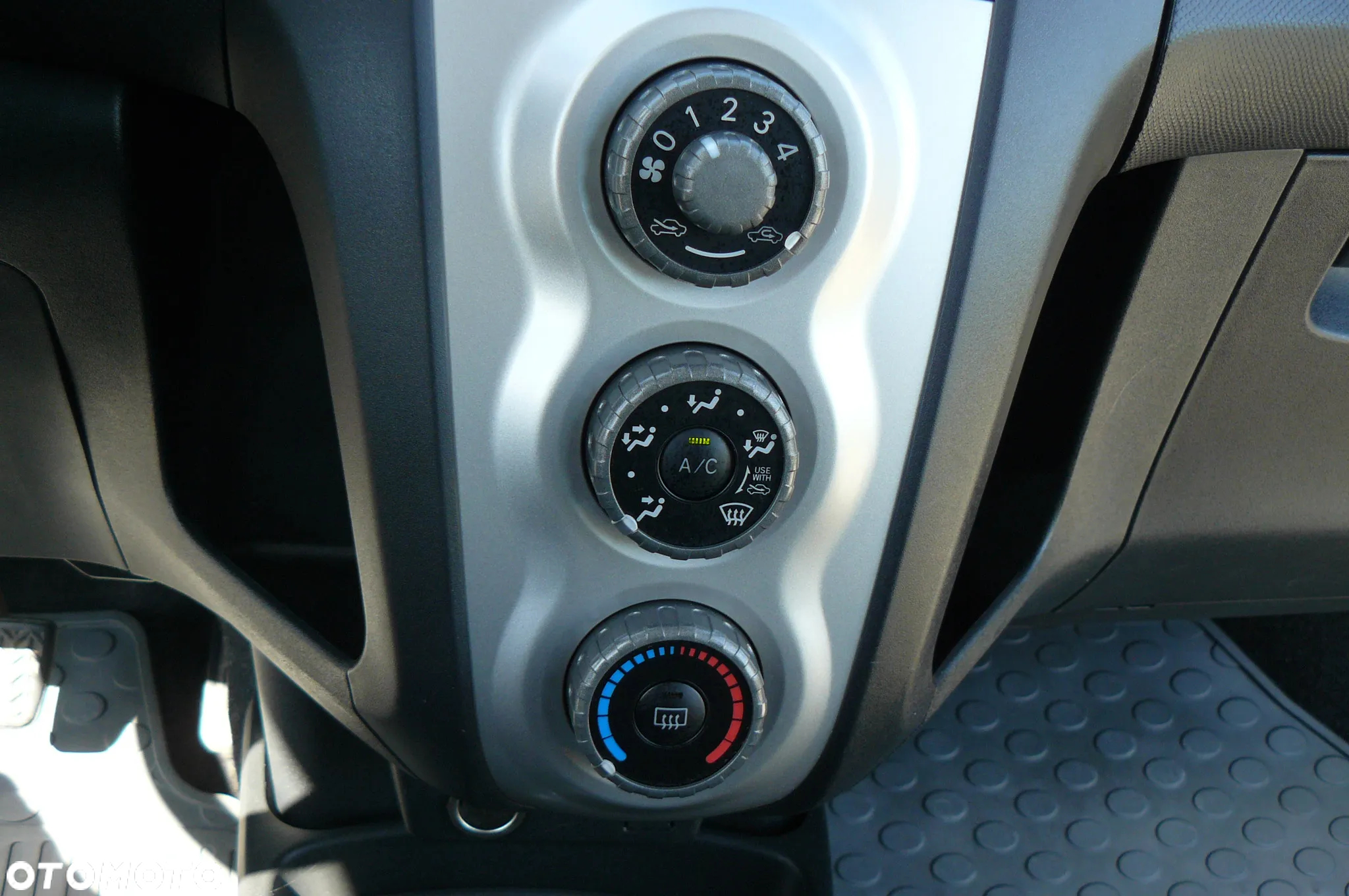 Toyota Yaris - 16