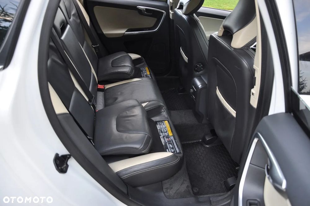 Volvo XC 60 D4 Geartronic RDesign - 28