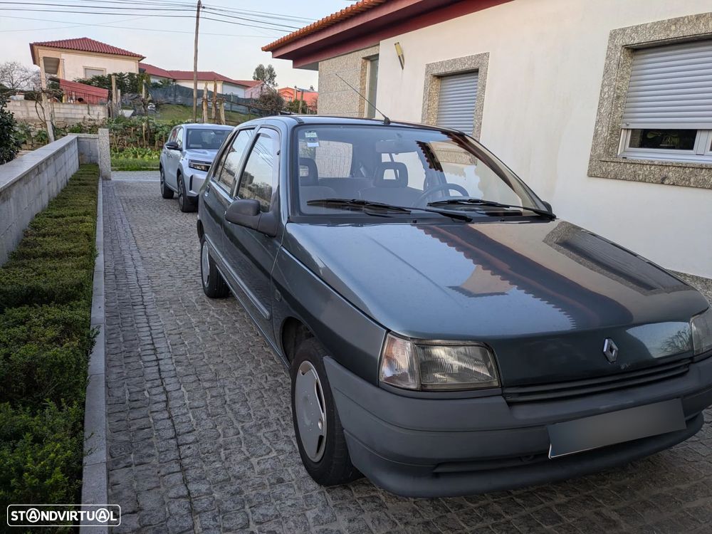 Renault Clio - 1