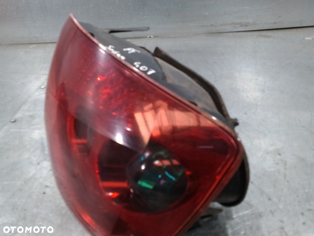 LAMPA TYLNA PRAWA PEUGEOT 407 9656606280 SEDAN - 4