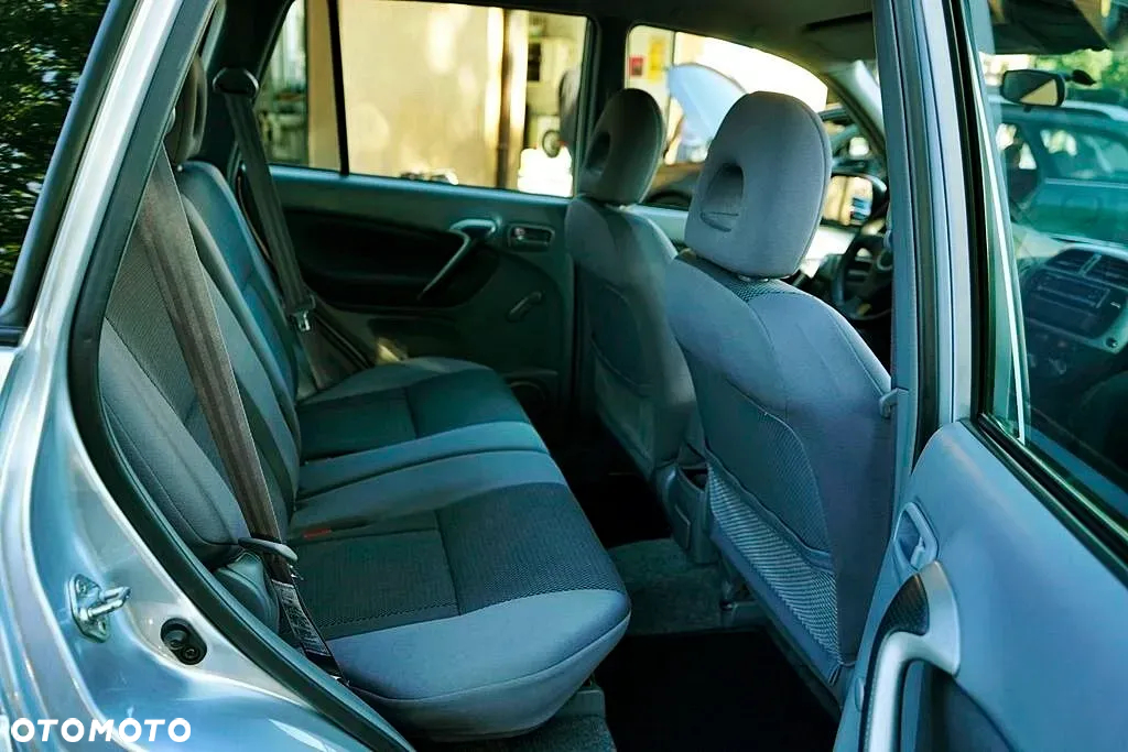 Toyota RAV4 2.0 D-4D 4x4 - 16