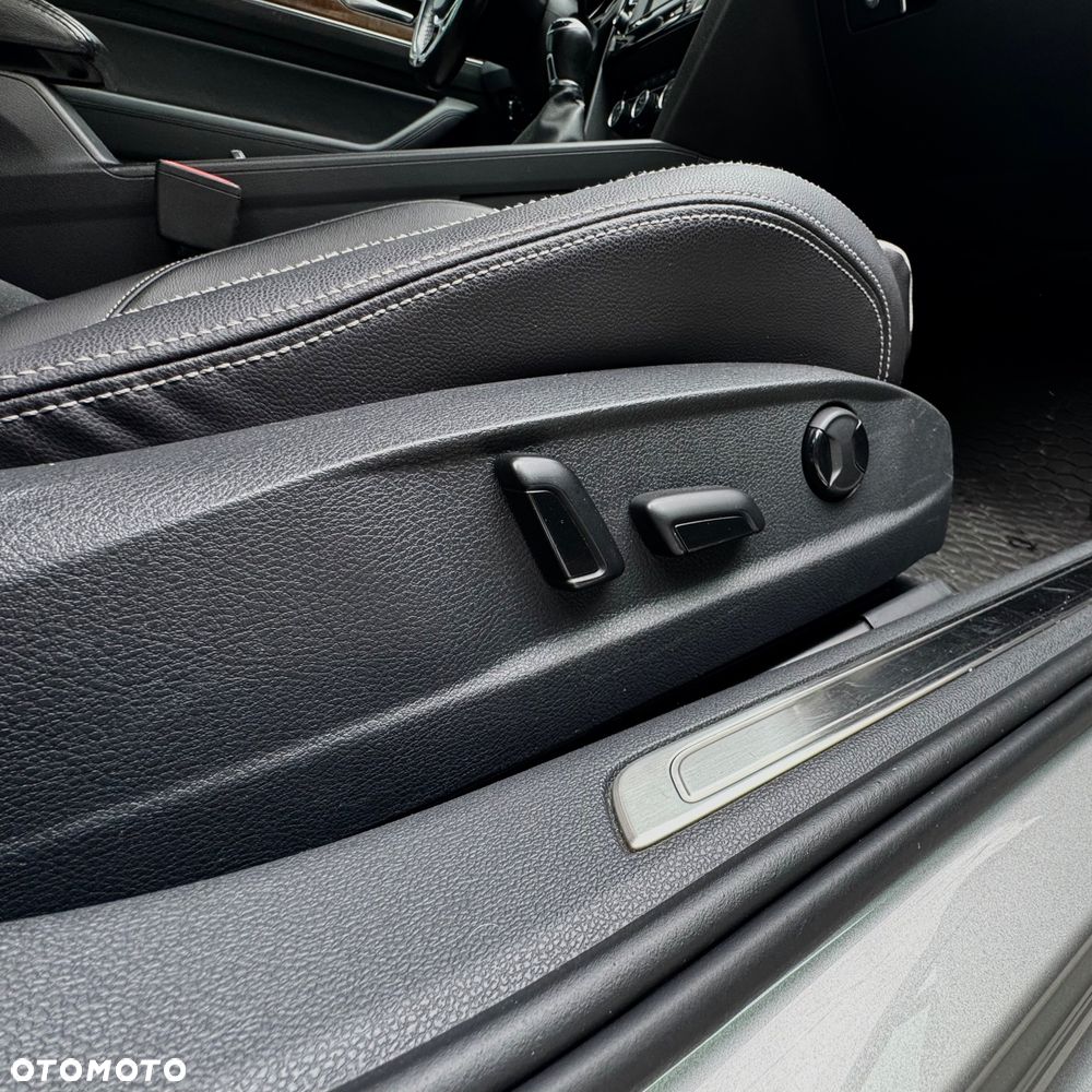 Volkswagen Passat 2.0 TDI SCR Highline - 16