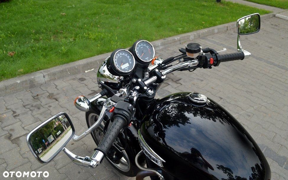 Triumph Bonneville - 2