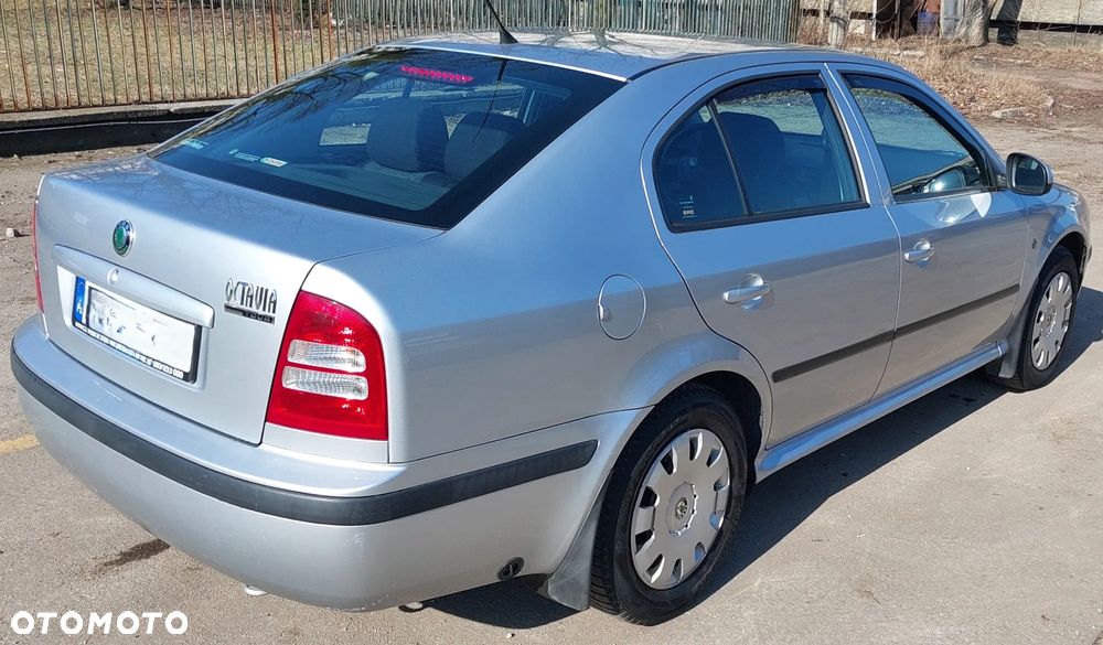 Skoda Octavia 1.6 Tour - 6