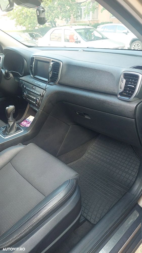Kia Sportage 1.7 CRDI 2WD ISG Dream-Team Edition - 11
