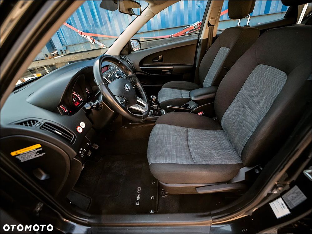 Kia Ceed - 30
