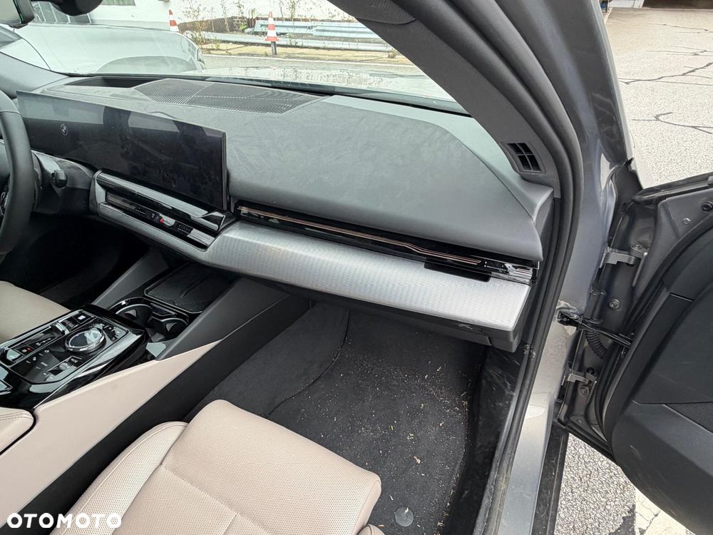 BMW Seria 5 540d xDrive - 11