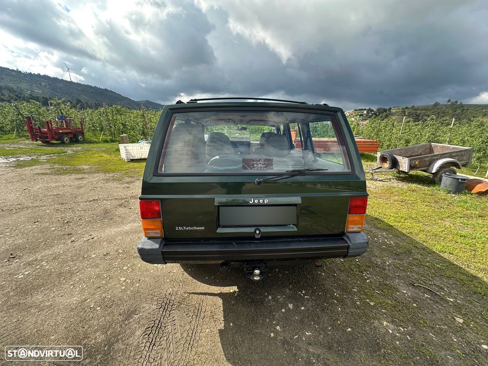 Jeep Cherokee - 12