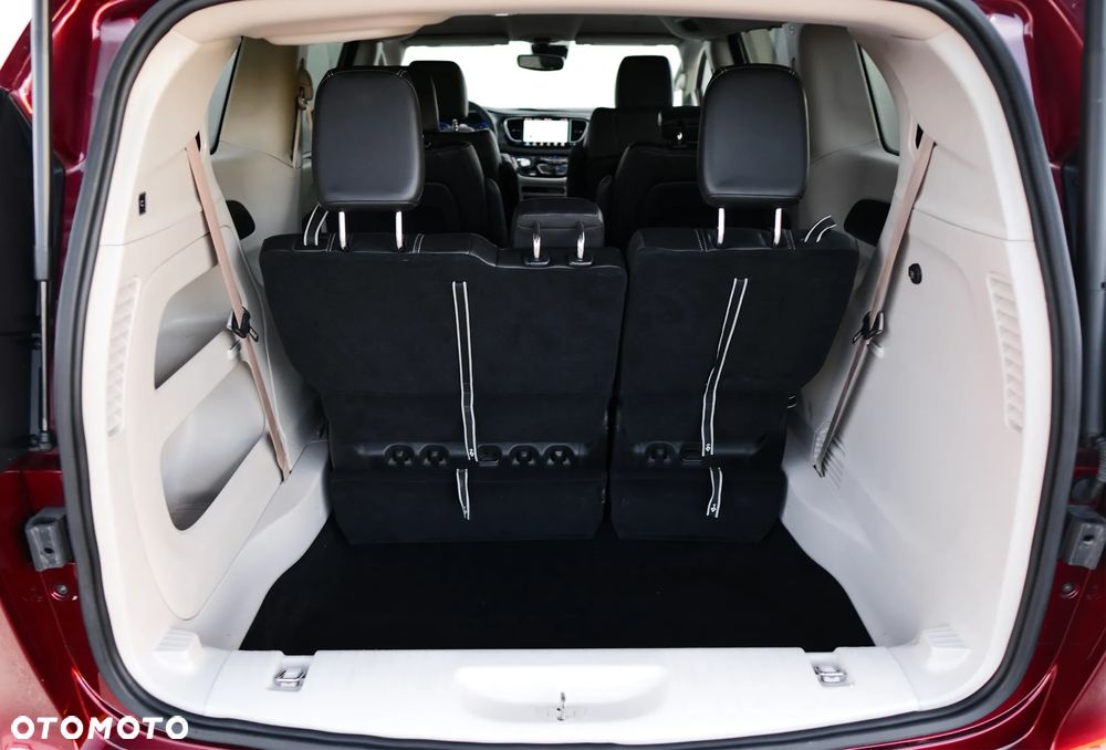 Chrysler Pacifica - 36
